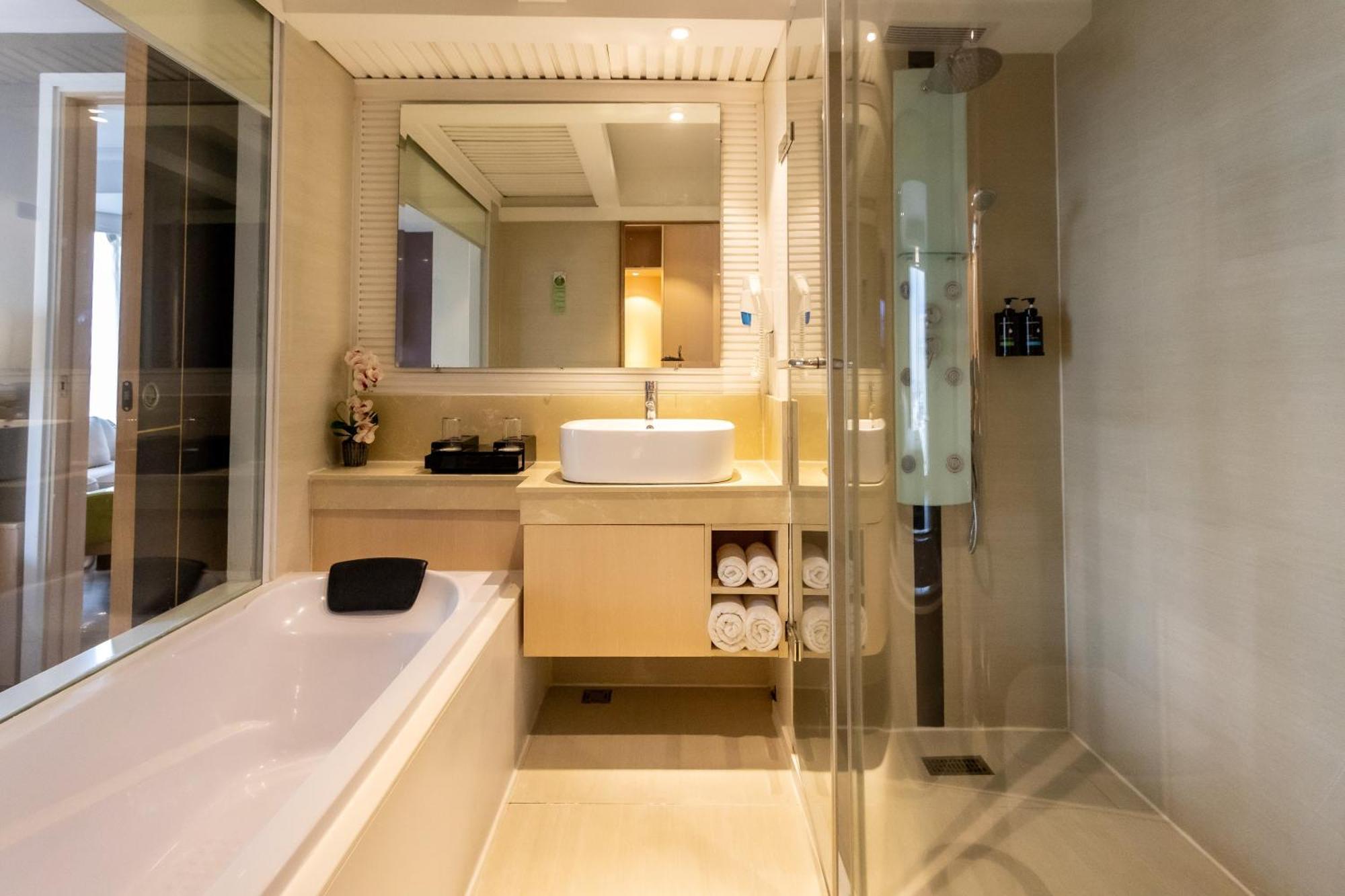The Bazaar Hotel Bangkok Esterno foto
