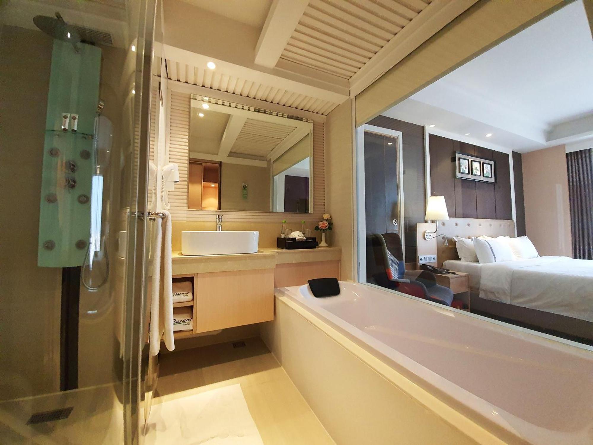 The Bazaar Hotel Bangkok Esterno foto